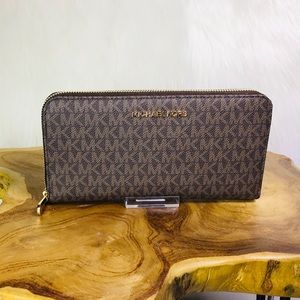 Michael Kors Jet Set Travel Large Leather Wallet